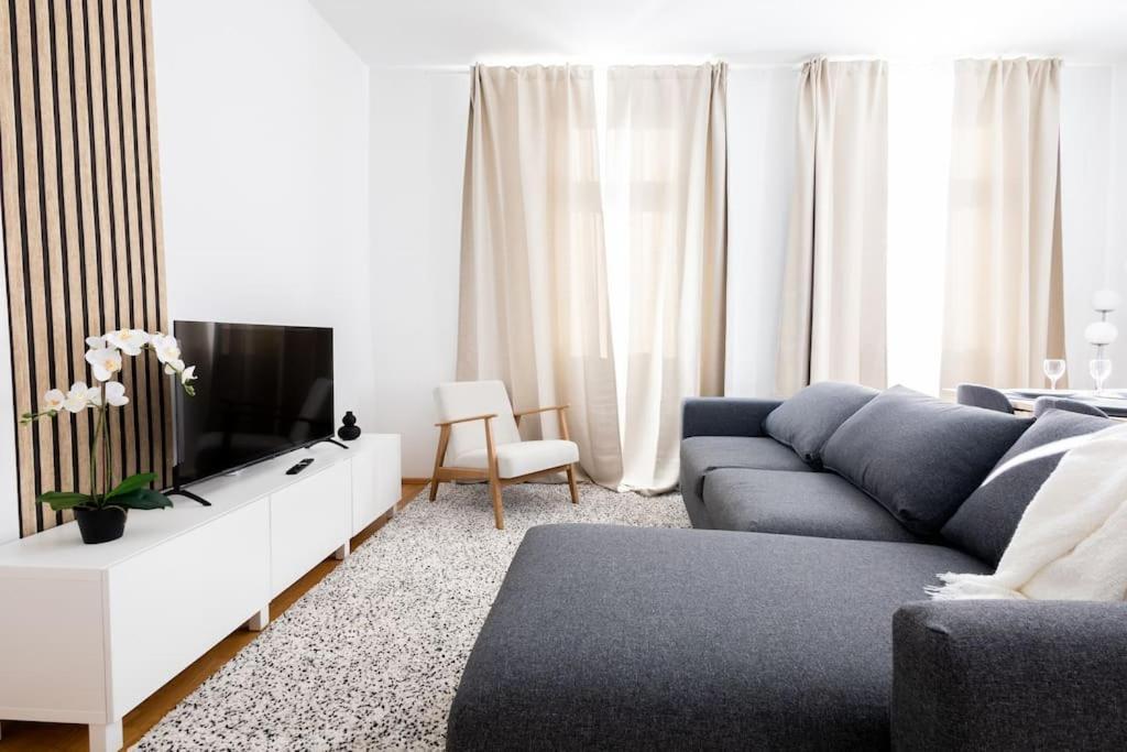 Orestaliving- 3Br On The Daube Canal/Friedensbruecke Wina Bagian luar foto