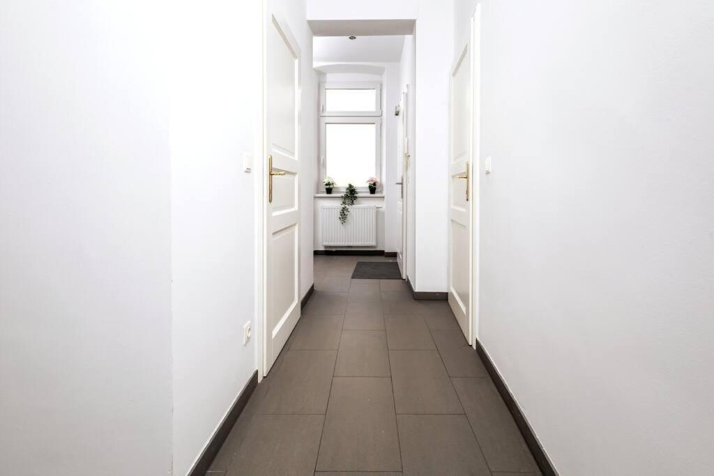 Orestaliving- 3Br On The Daube Canal/Friedensbruecke Wina Bagian luar foto