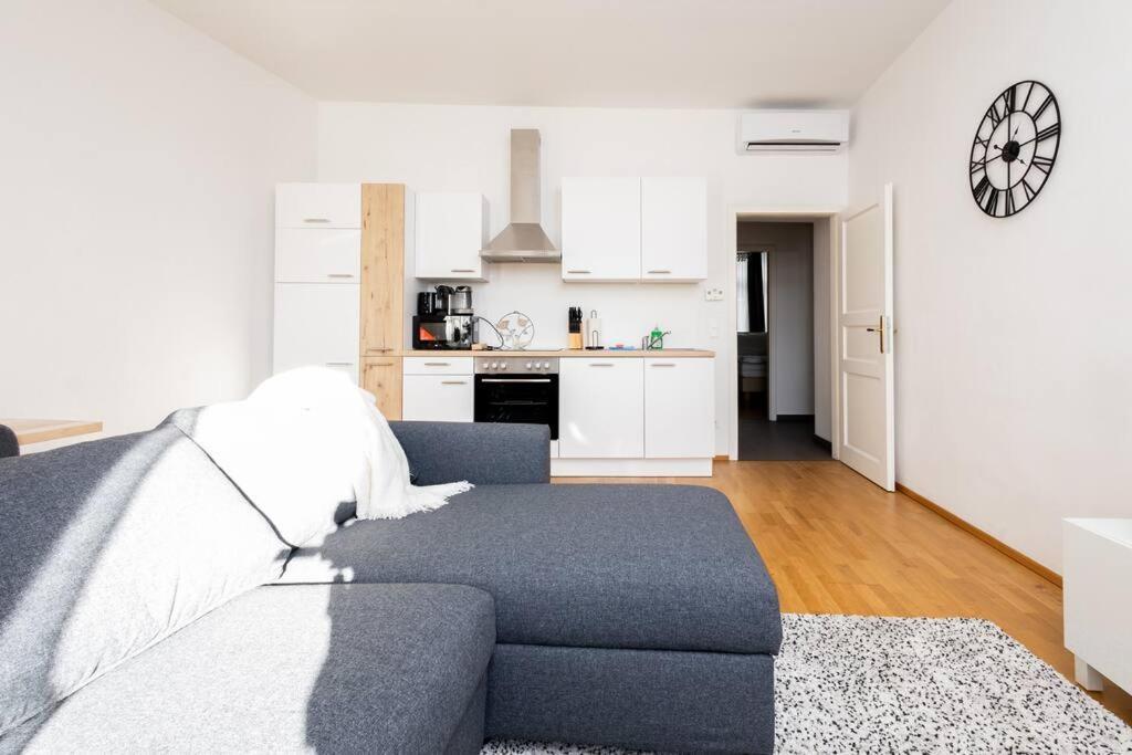 Orestaliving- 3Br On The Daube Canal/Friedensbruecke Wina Bagian luar foto